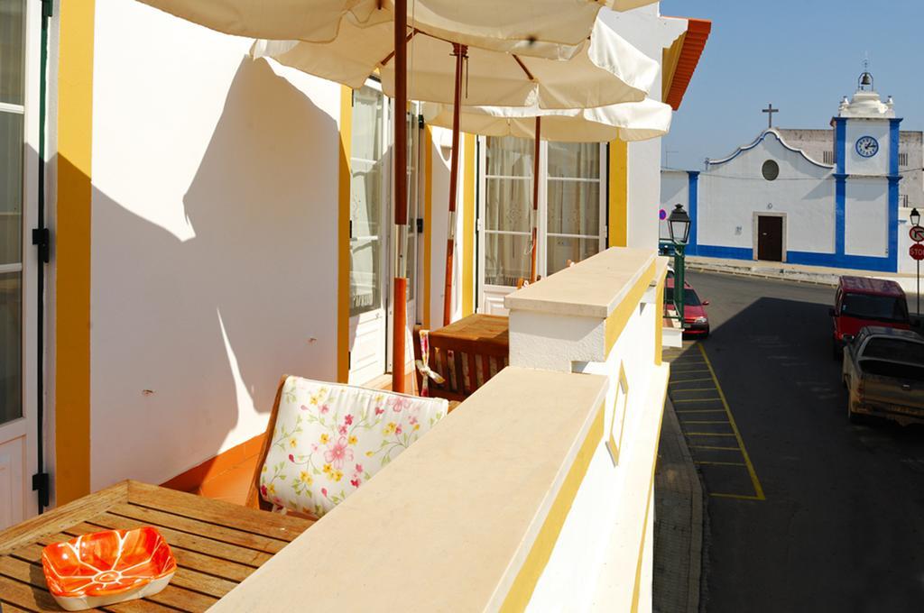 Casa Do Adro Da Igreja Turismo De Habitacao Hotel Вила Нова де Милфонтеш Екстериор снимка