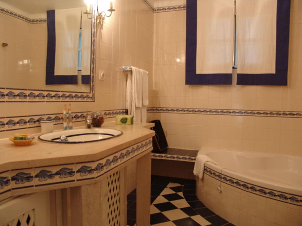 Casa Do Adro Da Igreja Turismo De Habitacao Hotel Вила Нова де Милфонтеш Екстериор снимка