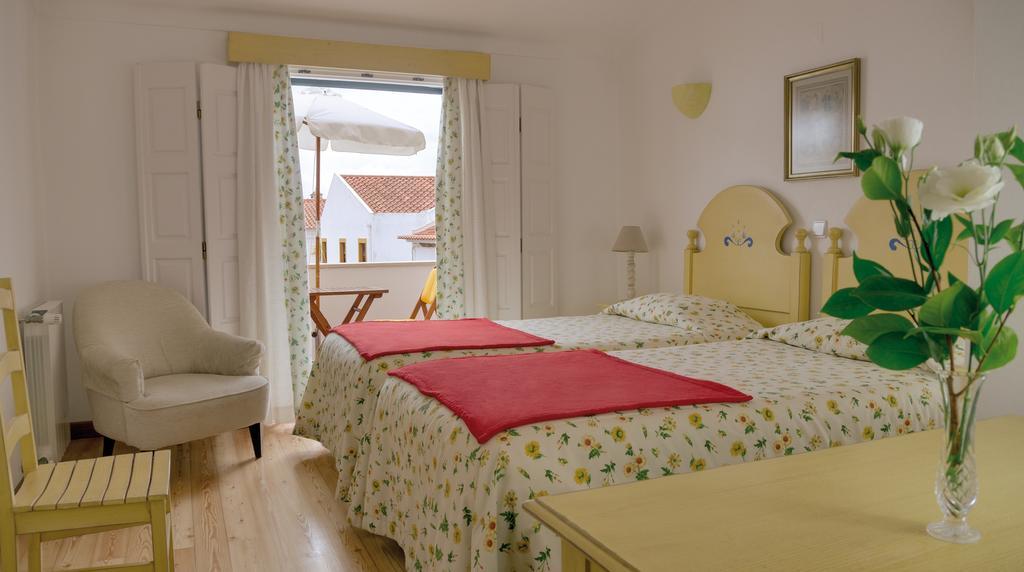 Casa Do Adro Da Igreja Turismo De Habitacao Hotel Вила Нова де Милфонтеш Стая снимка